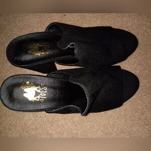 "Toes" Chic Black Women's Mules Size 7